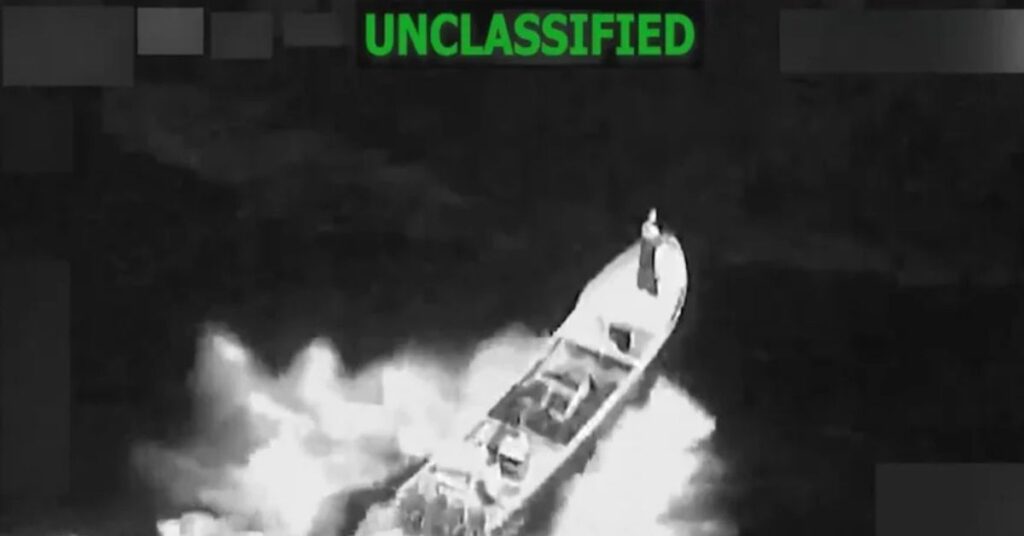 ataque dos EUA no Pacífico contra embarcação em alto-mar