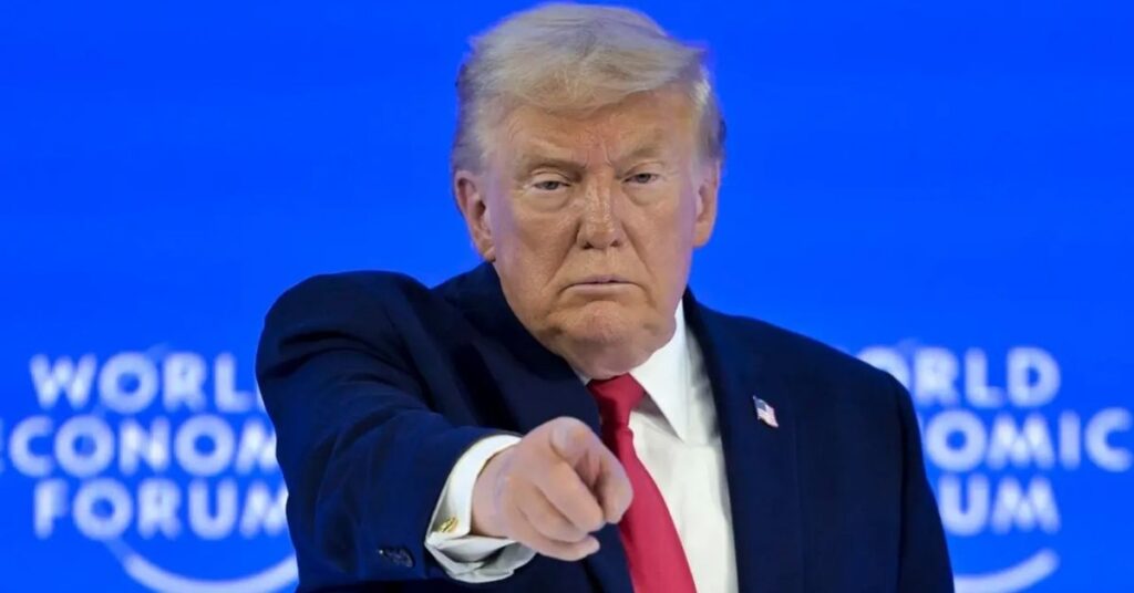 Senador dos EUA questiona Trump durante debate sobre ação militar