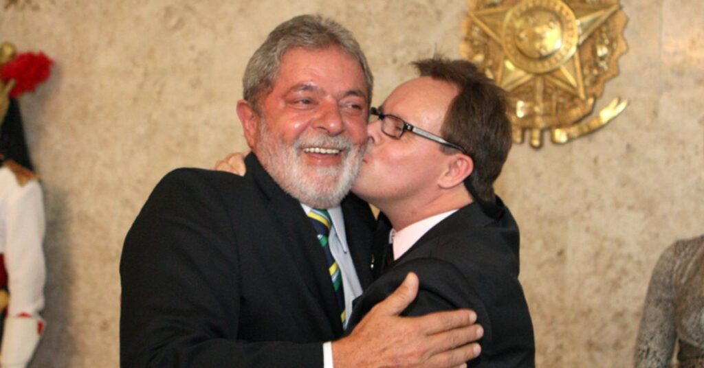 Lula cumprimenta irmão de Dias Toffoli na posse do ministro no STF.