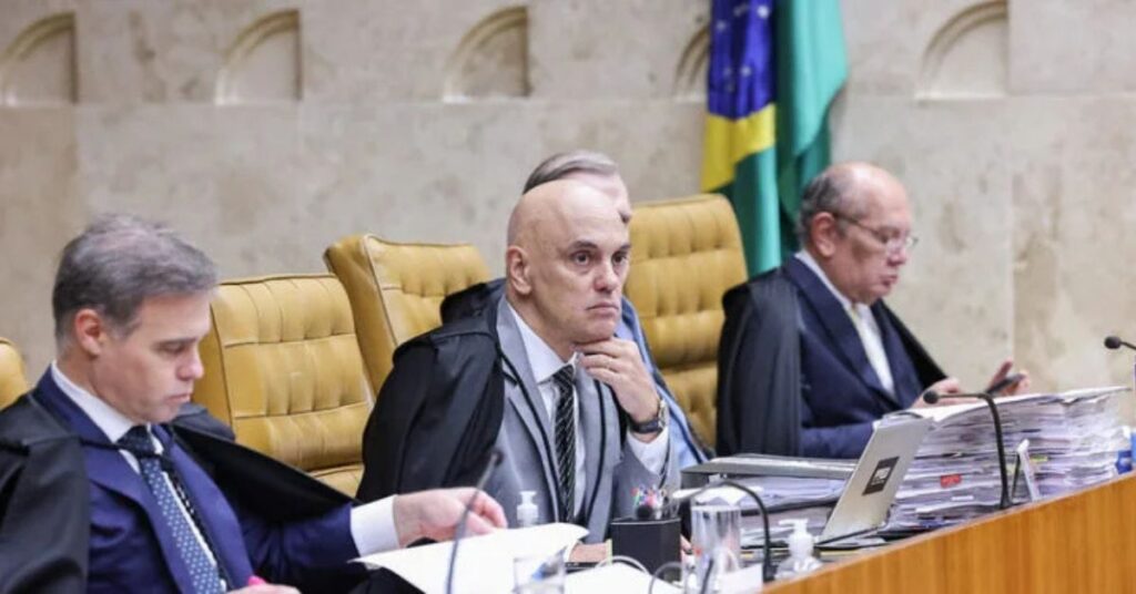 Ministros do STF durante sessão em caso de vazamento de dados da Receita