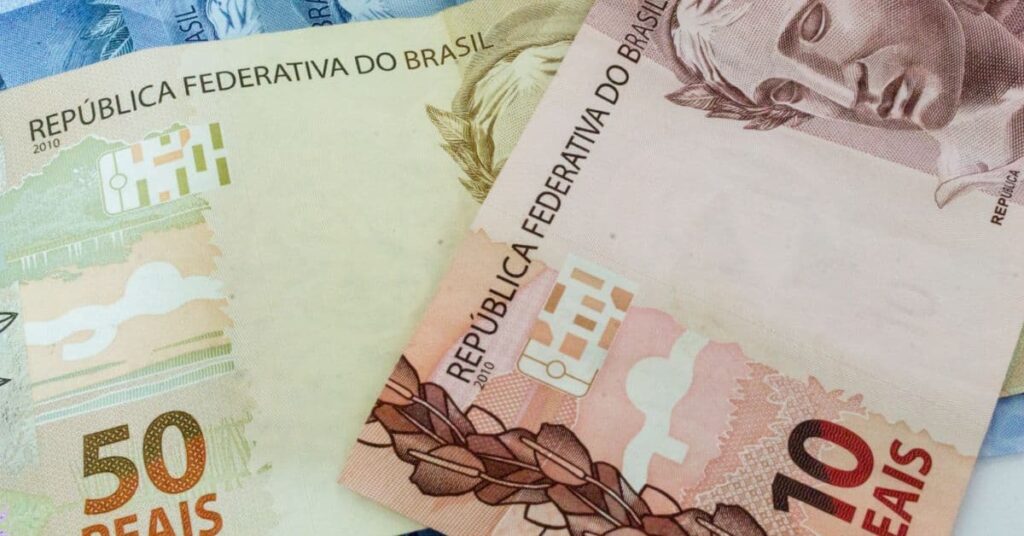 Cédulas de real representando abono salarial 2026