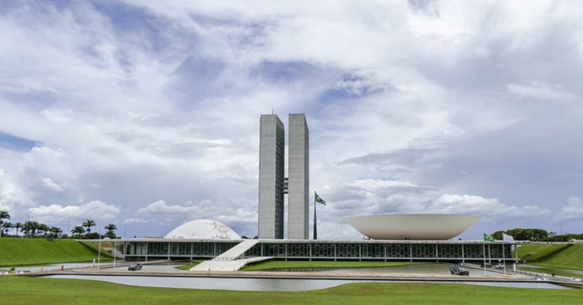 Bancada do PT assina CPI e CPMI do Master no Congresso Nacional