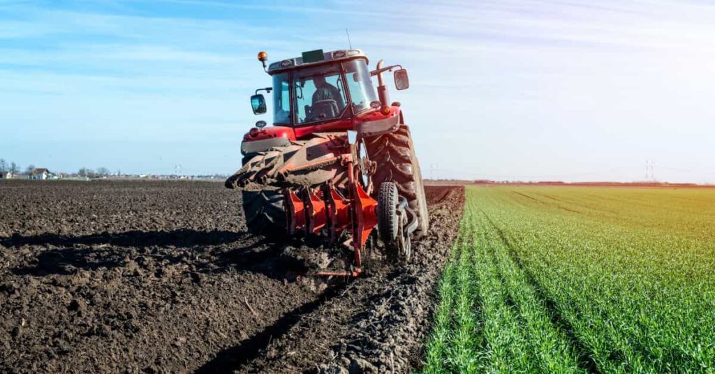 Imagem de plantio ilustrando falência de agricultores EUA em meio a crise no campo