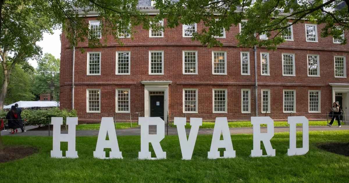 Pentágono rompe com Harvard e encerra programas acadêmicos militares