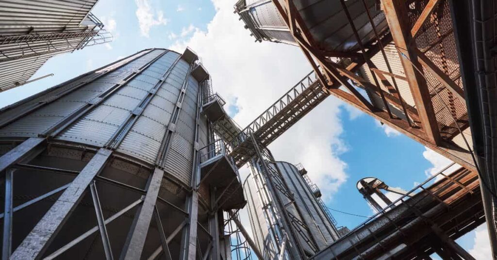 retração da indústria brasileira em fábrica no início de 2026